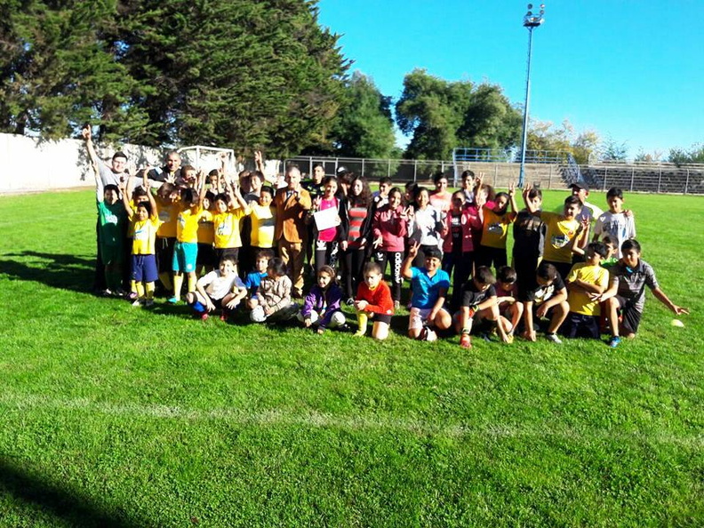 Municipalidad de Pinto premia a alumnos de la Escuela de Fútbol de la comuna  29-04-2017 (8)