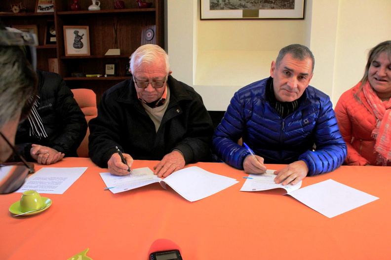 Municipalidad de Pinto firma convenio con la Cooperativa COPELEC en beneficio de los agricultores de la comuna 07-06-2017 (10)