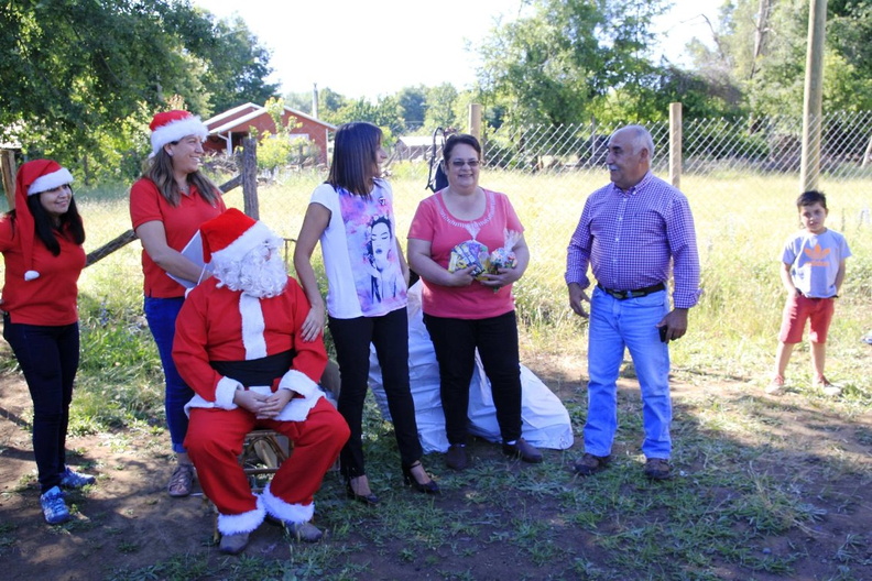 I. Municipalidad de Pinto realiza tradicional entrega de regalos a varios sectores de la comuna 15-12-2018 (11)