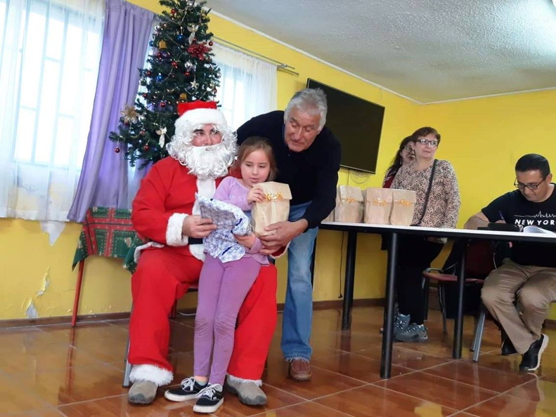 I. Municipalidad de Pinto continúa con la tradicional entrega de regalos a varios sectores de la comuna 16-12-2018 (45)