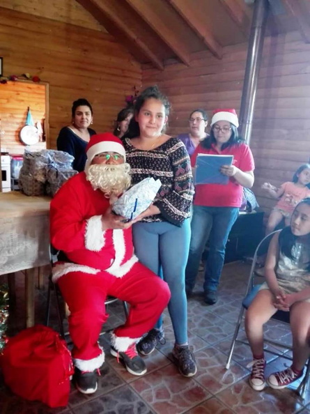 I. Municipalidad de Pinto continúa con la tradicional entrega de regalos a varios sectores de la comuna 16-12-2018 (147)