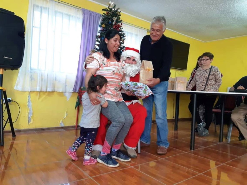 I. Municipalidad de Pinto continúa con la tradicional entrega de regalos a varios sectores de la comuna 16-12-2018 (178)