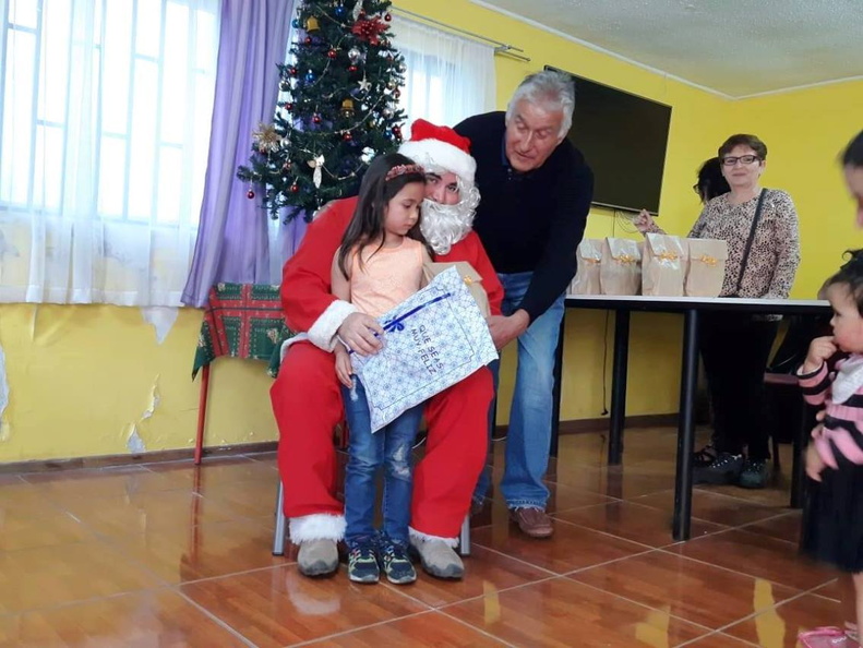 I. Municipalidad de Pinto continúa con la tradicional entrega de regalos a varios sectores de la comuna 16-12-2018 (201)