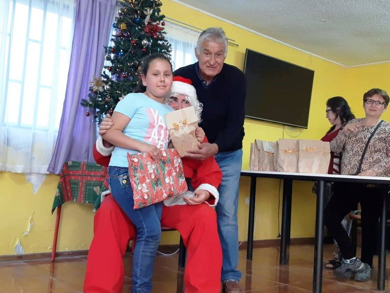I. Municipalidad de Pinto continúa con la tradicional entrega de regalos a varios sectores de la comuna 16-12-2018 (207)