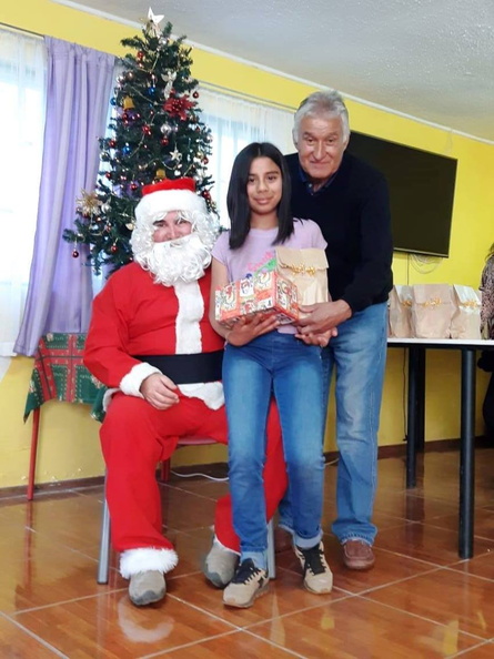 I. Municipalidad de Pinto continúa con la tradicional entrega de regalos a varios sectores de la comuna 16-12-2018 (220)