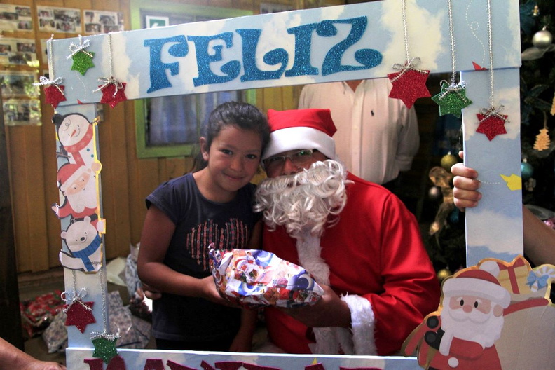 Entrega de regalos de navidad fue realizada en varios sectores de Pinto 22-12-2018 (96)
