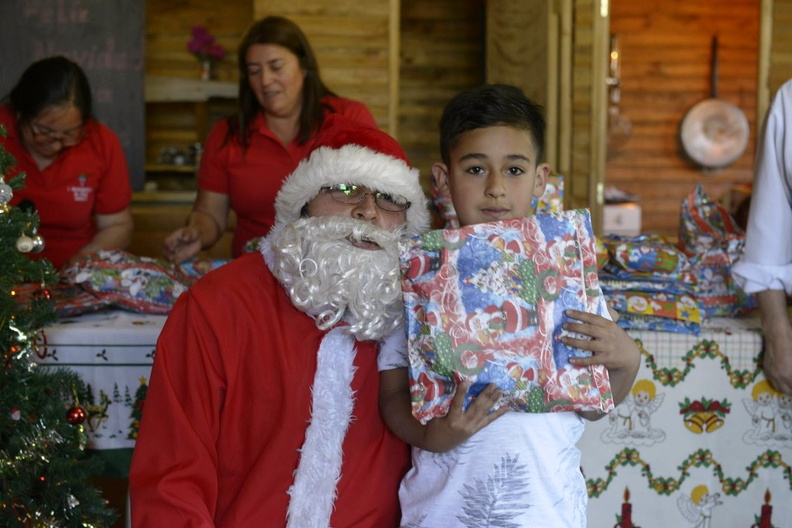 Viejito Pascuero inicia entrega de regalos en Pinto 16-12-2019 (20)