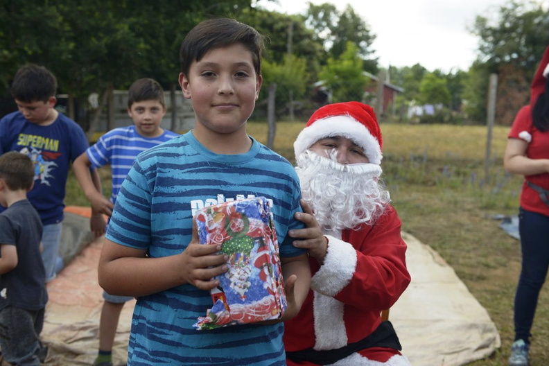 Viejito Pascuero inicia entrega de regalos en Pinto 16-12-2019 (61)