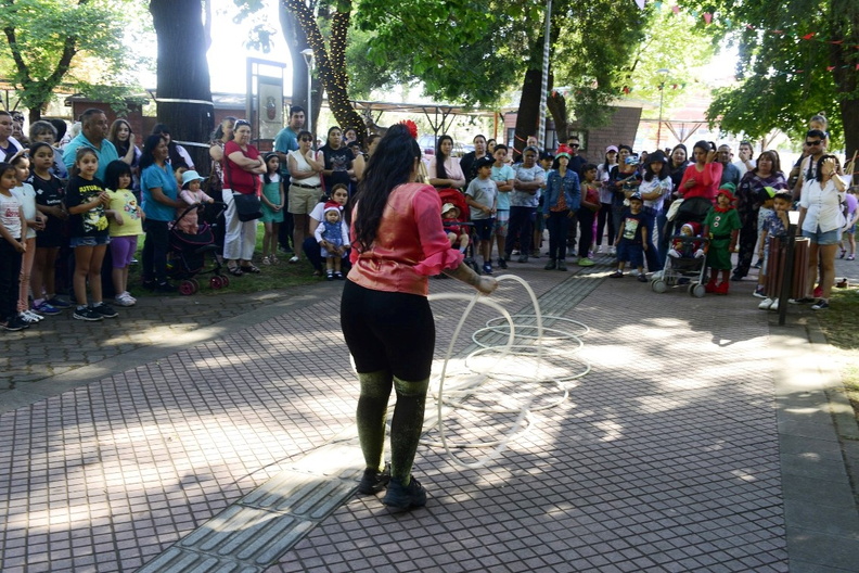 Viejito Pascuero en la plaza de armas de Pinto 27-12-2023 (37)