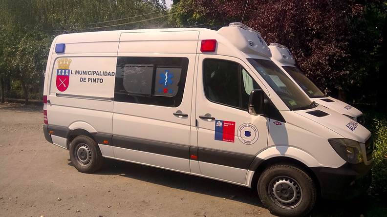 CESFAM de Pinto hace recepción de su nueva ambulancia cero km (3).jpg