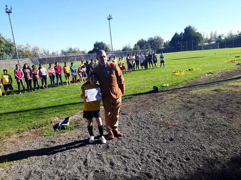 Municipalidad de Pinto premia a alumnos de la Escuela de Fútbol de la comuna  29-04-2017 (7).jpg