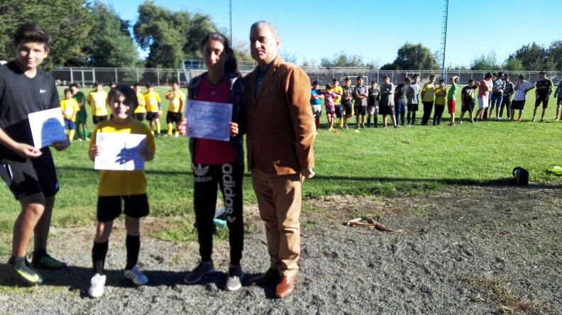 Municipalidad de Pinto premia a alumnos de la Escuela de Fútbol de la comuna  29-04-2017 (11).jpg