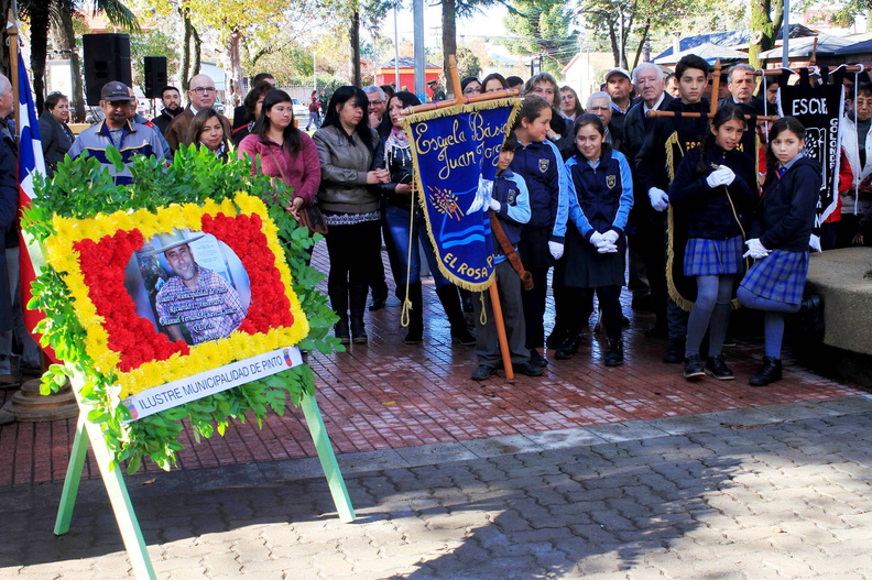 Vecinos y Municipalidad de Pinto conmemoran primer Aniversario del fallecimiento del Ex Alcalde Fernando Chávez Guiñez 08-05-2017jpg (2).jpg