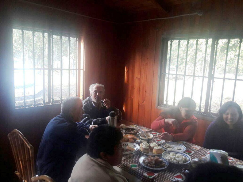 Comunidad de los Lleuques Bajo comparte mateada con el Alcalde Manuel Guzmán Aedo 27-07-2017 (4)