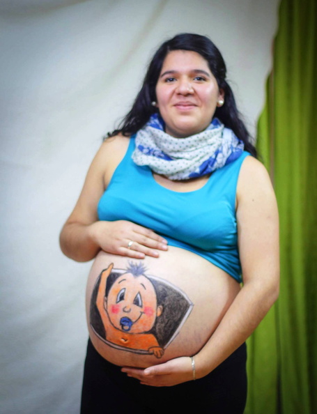 Actividad Pintando Sueños coloreo las pancitas de mujeres embarazadas en el CESFAM de Pinto 07-08-2017 (2)