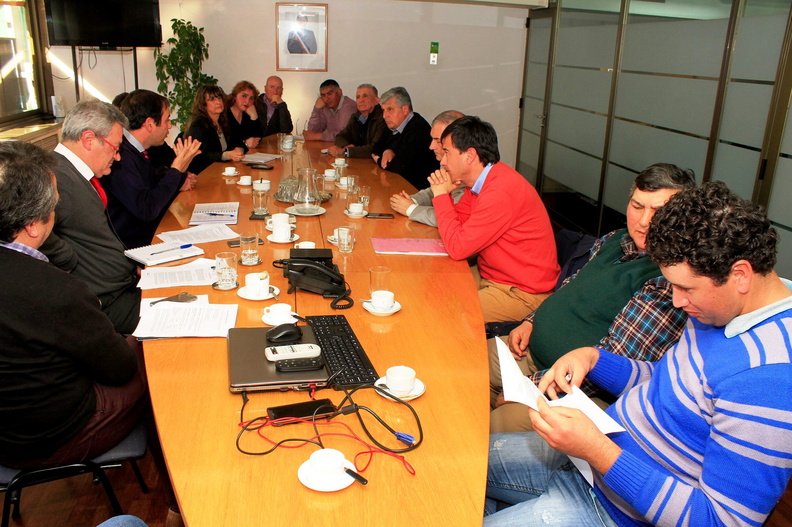 Funcionarios de la Municipalidad de Pinto viajan a Santiago a reunión organizada por INDAP 06-09-2017 (1).jpg