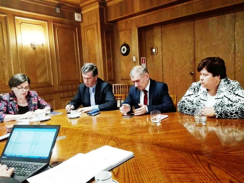 Alcalde de Pinto sostuvo reunión con la Ministra de Vivienda y Urbanismo 16-10-2017 (1)
