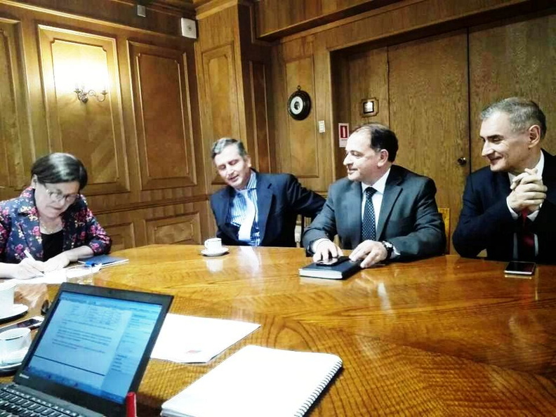 Alcalde de Pinto sostuvo reunión con la Ministra de Vivienda y Urbanismo 16-10-2017 (5)