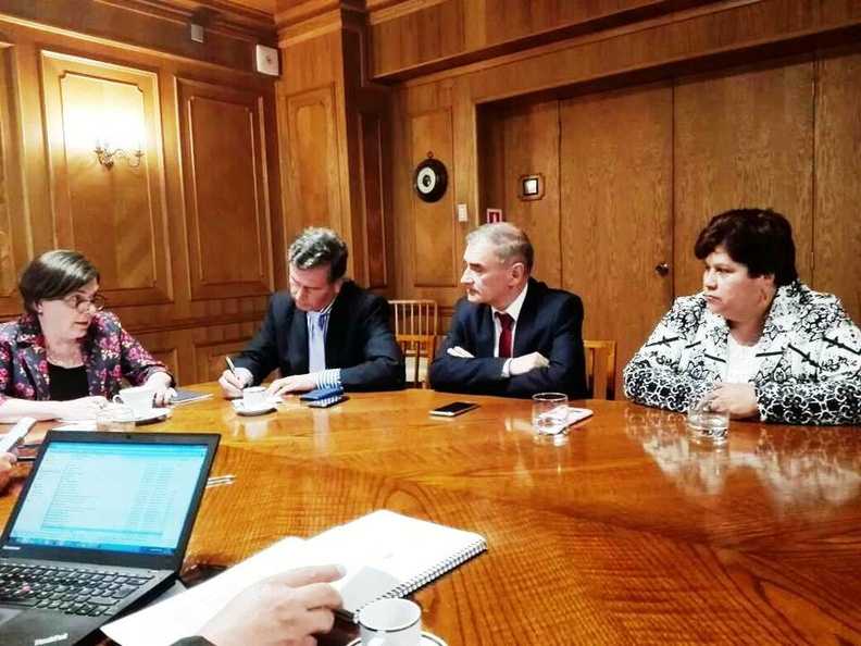Alcalde de Pinto sostuvo reunión con la Ministra de Vivienda y Urbanismo 16-10-2017 (8)