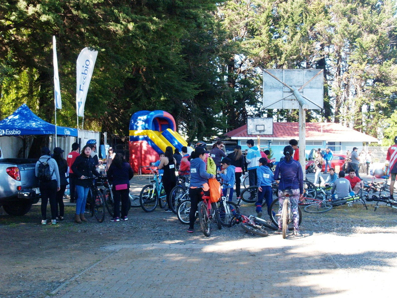 DESAMU organiza Cicletada Familiar con la comunidad escolar, adulta, adulta mayor y de salud de la Comuna 17-10-2017 (2).jpg