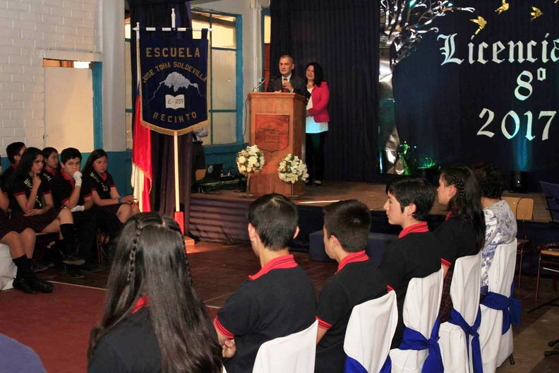 Ceremonia de Licenciatura de 8º Básico de la Escuela José Toha Soldevilla 14-12-2017 (1).jpg