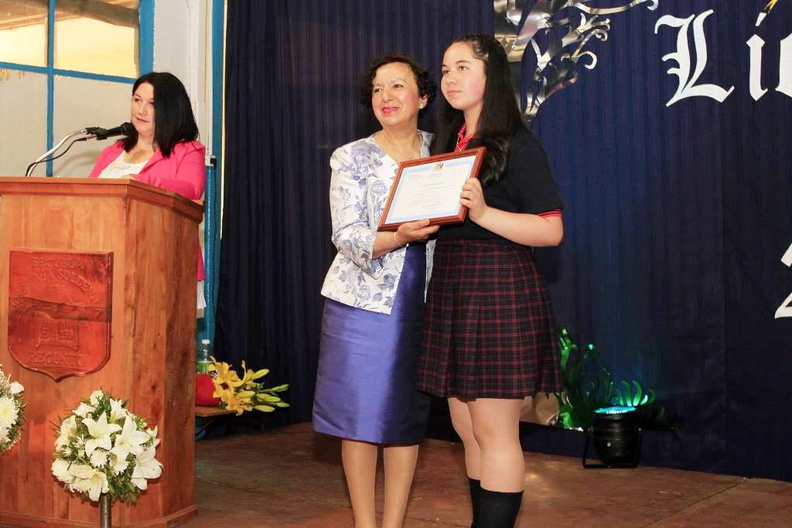 Ceremonia de Licenciatura de 8º Básico de la Escuela José Toha Soldevilla 14-12-2017 (27)