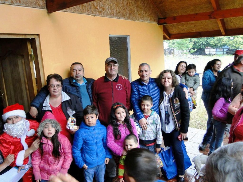 Viejito Pascuero llegó a Pinto y junto con ello la Navidad para los niños 18-12-2017 (5)