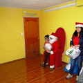 Viejito Pascuero llegó a Pinto y junto con ello la Navidad para los niños 18-12-2017 (10).jpg