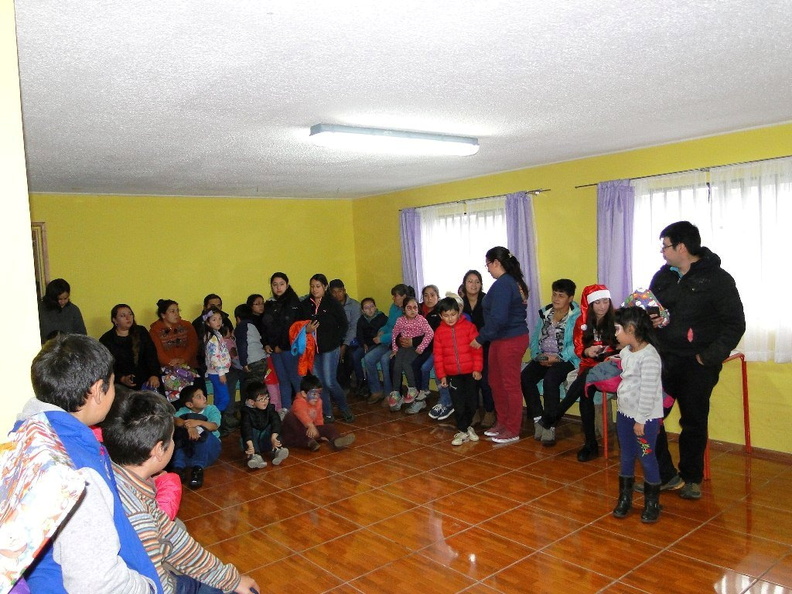 Viejito Pascuero llegó a Pinto y junto con ello la Navidad para los niños 18-12-2017 (11)