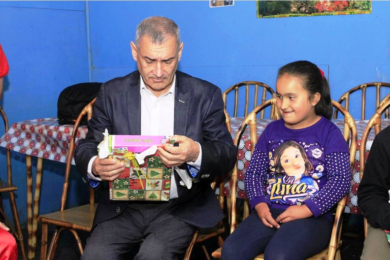 Viejito Pascuero llegó a Pinto y junto con ello la Navidad para los niños 18-12-2017 (22).jpg