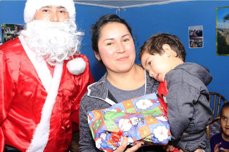 Viejito Pascuero llegó a Pinto y junto con ello la Navidad para los niños 18-12-2017 (29)