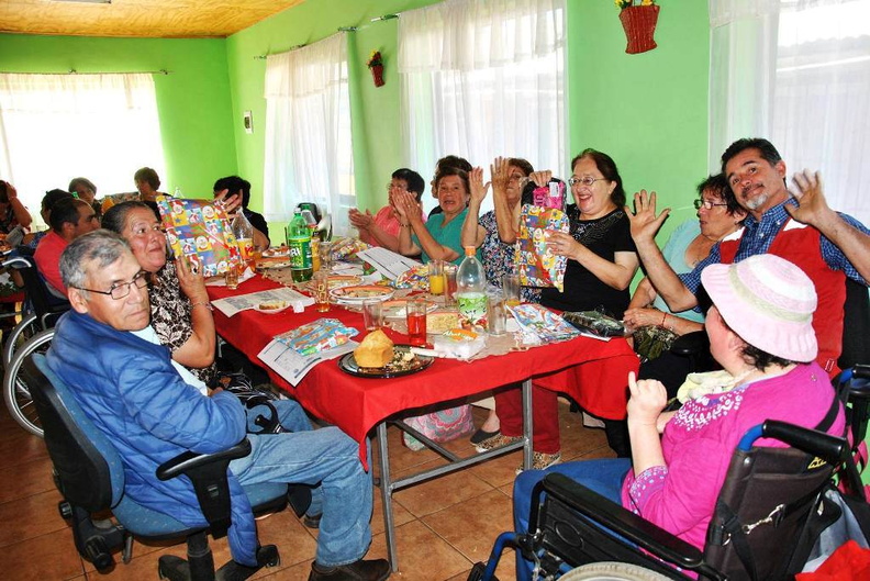 Grupo de Discapacitados Pre Cordillera recibieron regalos navideños 18-12-2017 (8)