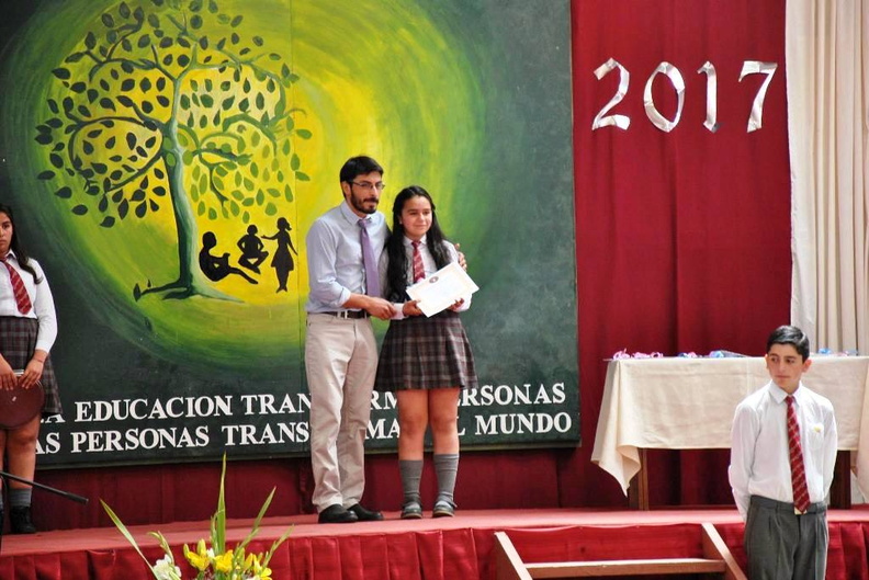 Ceremonia de despedida de los 8° Básicos de la Escuela Puerta de la Cordillera 20-12-2017 (4).jpg