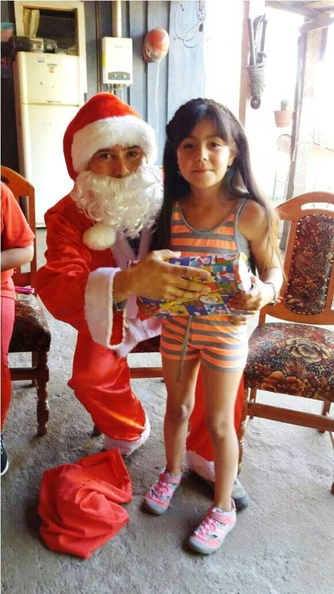 Viejito Pascuero visita a los Niños de Pichilluanco, Los Avellanos, Patagual y Santo Domingo 20-12-2017 (16)