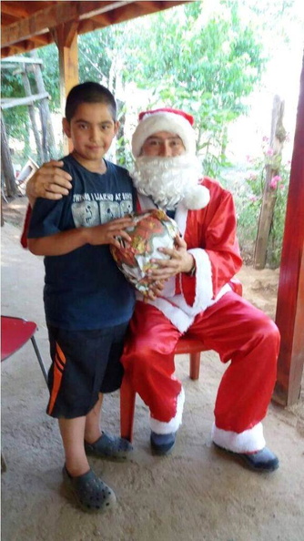 Viejito Pascuero visita a los Niños de Pichilluanco, Los Avellanos, Patagual y Santo Domingo 20-12-2017 (31).jpg