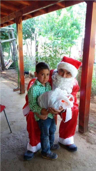 Viejito Pascuero visita a los Niños de Pichilluanco, Los Avellanos, Patagual y Santo Domingo 20-12-2017 (33).jpg