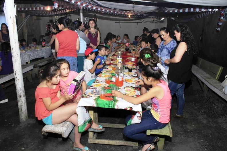 Viejito Pascuero visita a los Niños de Paso El Soldado y el Rosal Bajo 20-12-2017 (23).jpg