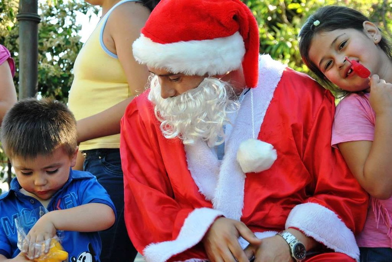 Viejito Pascuero visita a los Niños de Pincura, Sol de Diciembre y El Chacay 22-12-2017 (3).jpg