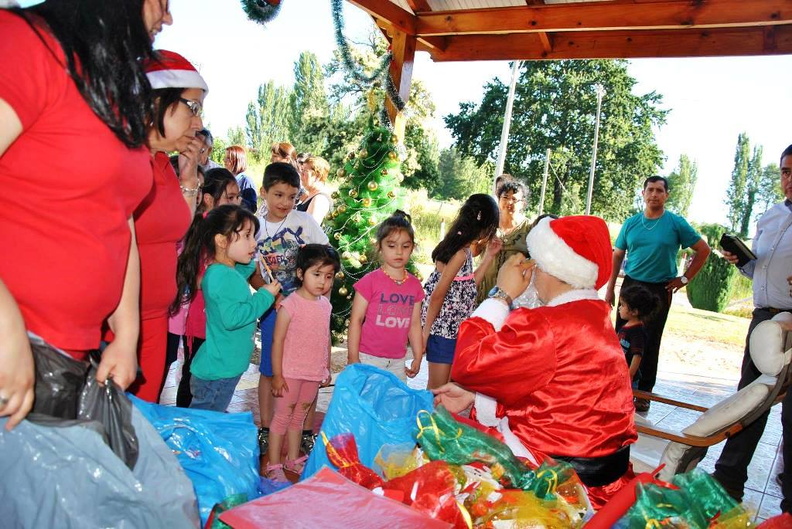 Viejito Pascuero visita a los Niños de El Rosal, Rosal 2 y Villa Padre Hurtado 26-12-2017 (22)