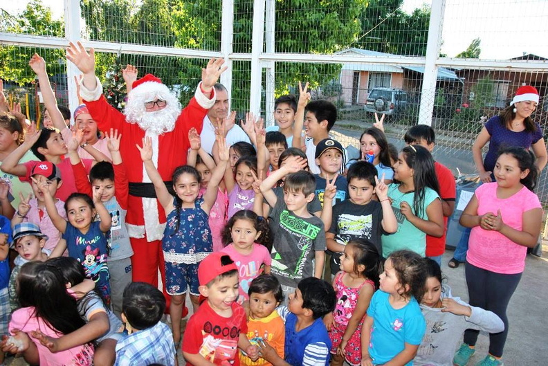Viejito Pascuero visita a los Niños de El Rosal, Rosal 2 y Villa Padre Hurtado 26-12-2017 (38).jpg