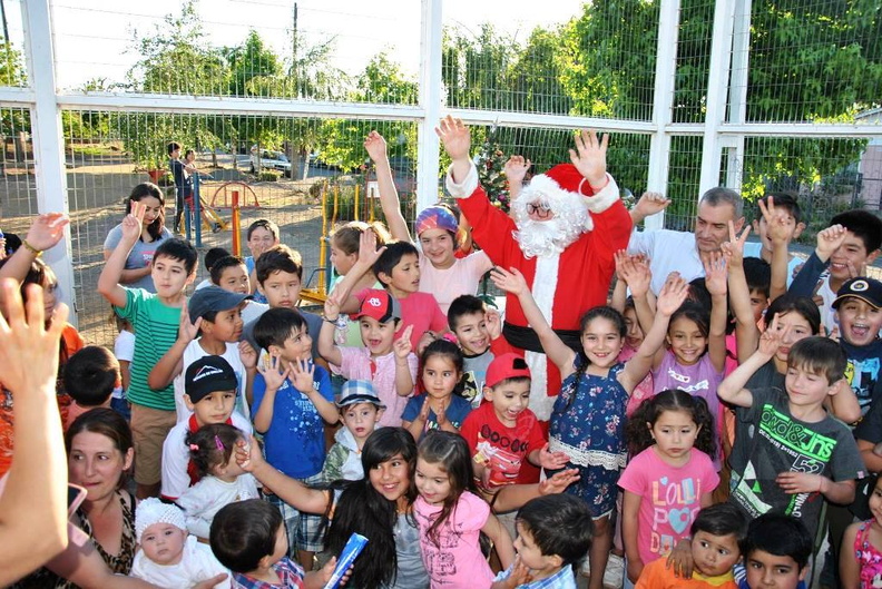 Viejito Pascuero visita a los Niños de El Rosal, Rosal 2 y Villa Padre Hurtado 26-12-2017 (39).jpg