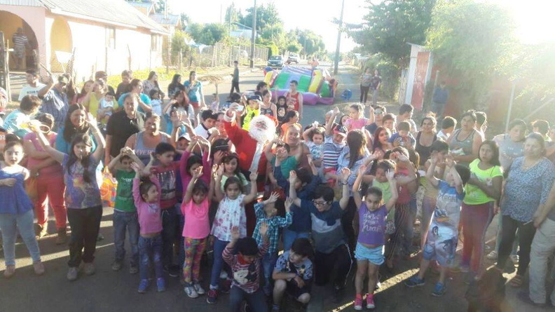 Viejito Pascuero visita a los Niños de Villa Primera y Vista Cordillera 26-12-2017 (1)