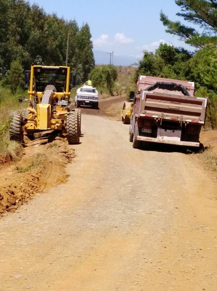 Se iniciaron los trabajos en el camino Pichilluanco donde se van hacer mejoras de su puente 08-01-2018 (14)