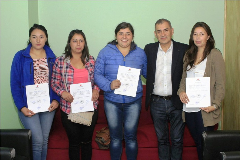 Entrega de Certificados que adjudica beca de estudios en el Instituto Profesional Diego Portales 20-02-2018 (3)