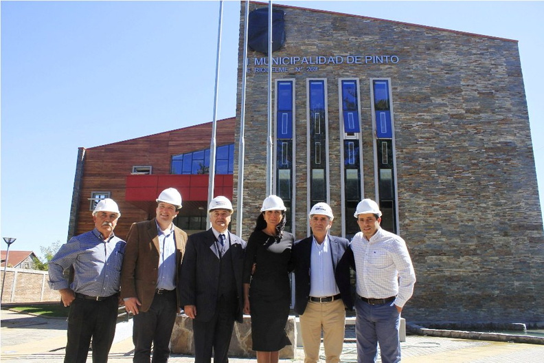 Autoridades Regionales visitaron nuevo Edificio Consistorial y el Cuartel de Bomberos de Pinto 16-03-2018 (8).jpg