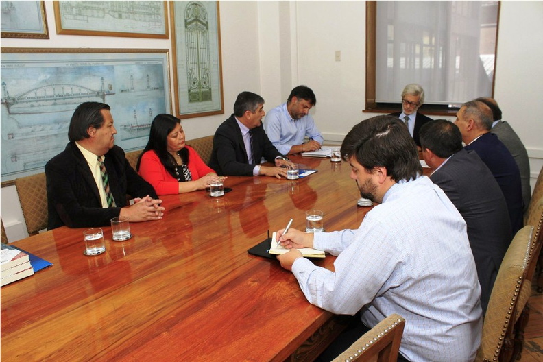 Alcalde de Pinto y Coihueco se reúnen con el MOP para agilizar el cambio del Puente de Pinto 27-03-2018 (1).jpg