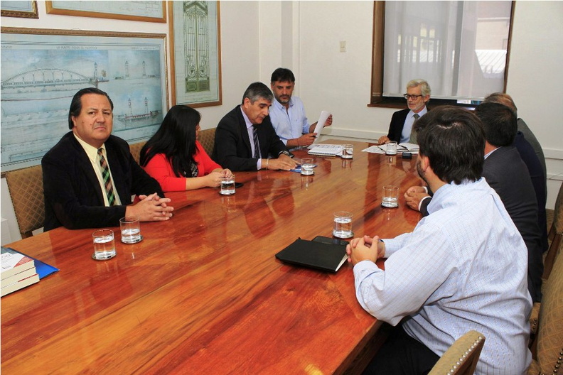 Alcalde de Pinto y Coihueco se reúnen con el MOP para agilizar el cambio del Puente de Pinto 27-03-2018 (2).jpg