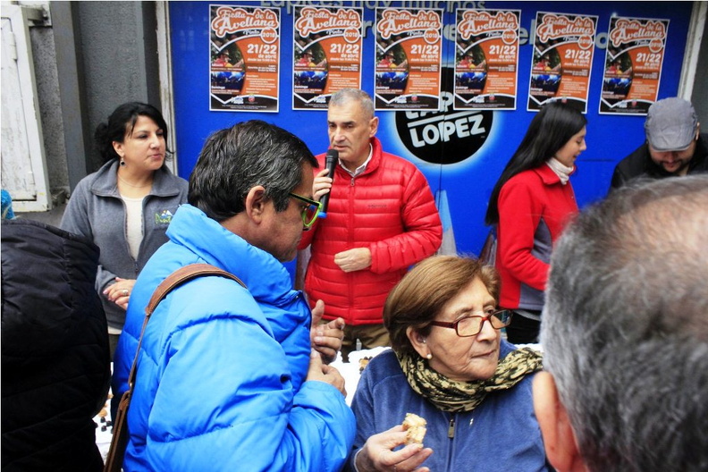 Alcalde de Pinto promociona Fiesta de la Avellana en el Mercado de Chillán 19-04-2018 (17).jpg