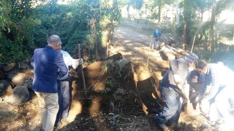 Alcalde Manuel Guzmán inspecciona en terreno el Mejoramiento del Camino Las Compuertas 25-04-2018 (1)