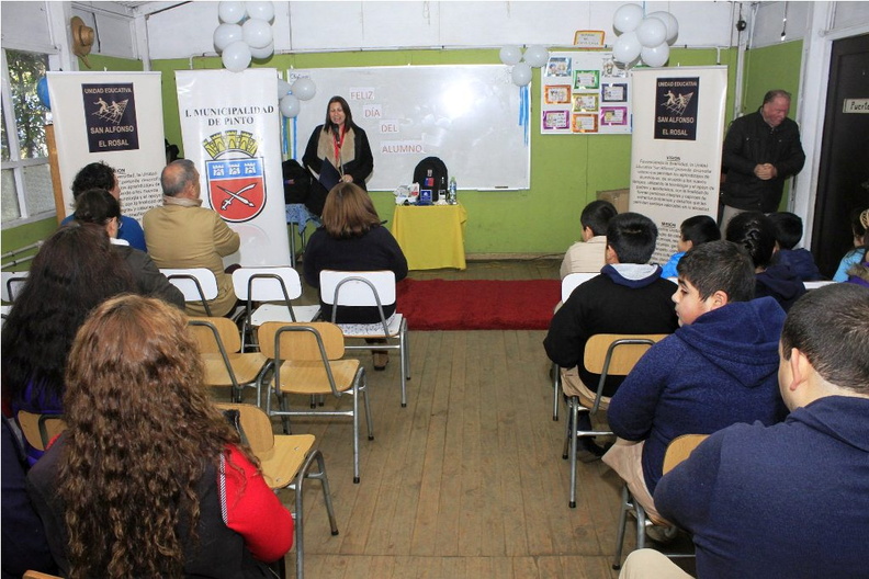 Alcalde de Pinto hizo entrega de kit de emergencia a los alumnos en situación de discapacidad de la Escuela San Alfonso 14-05-2018 (8)